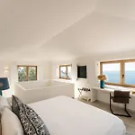 Casa Por Do Sal - Boutique Suites, Sea Views & Heated Pool Вилла
