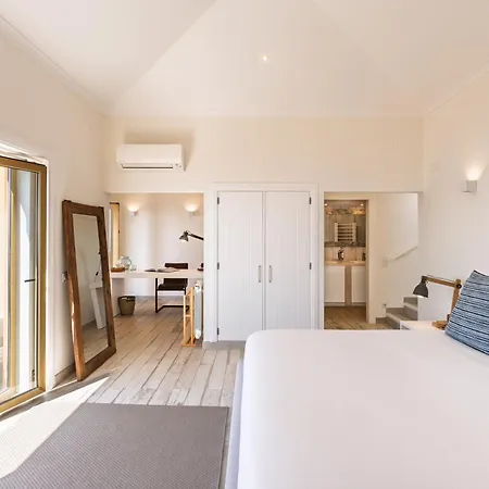 Вилла Casa Por Do Sal - Boutique Suites, Sea Views & Heated Pool *