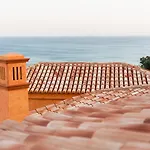 Вилла Casa Por Do Sal - Boutique Suites, Sea Views & Heated Pool