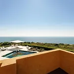 Villa Casa Por Do Sal - Boutique Suites, Sea Views & Heated Pool