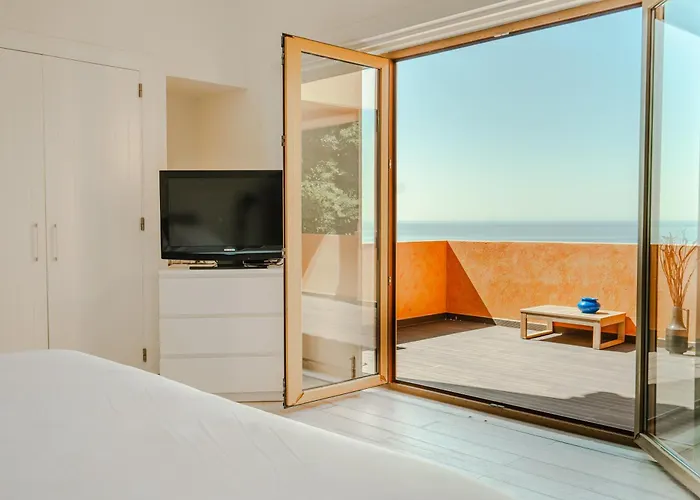 Vila Casa Por Do Sal - Boutique With Heated Pool & Sea Views Luz