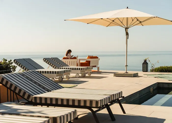 Casa Por Do Sal - Boutique With Heated Pool & Sea Views
