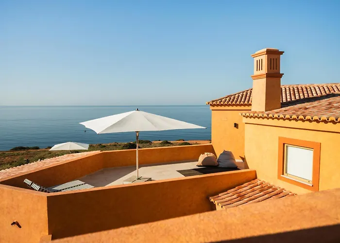 Casa Por Do Sal - Boutique With Heated Pool & Sea Views