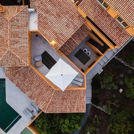 Villa Casa Por Do Sal - Boutique Suites, Sea Views & Heated Pool Luz