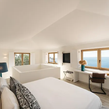Casa Por Do Sal - Boutique Suites, Sea Views & Heated Pool Villa