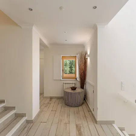 Casa Por Do Sal - Boutique Suites, Sea Views & Heated Pool Villa *