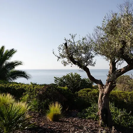 Casa Por Do Sal - Boutique Suites, Sea Views & Heated Pool Villa *