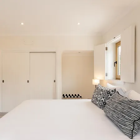 Casa Por Do Sal - Boutique Suites, Sea Views & Heated Pool * Luz
